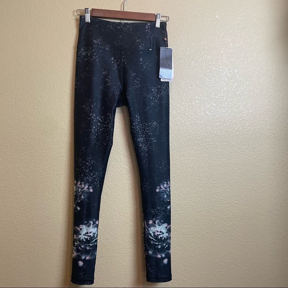 NWT CALIA by Carrie Underwood floral glow leggings
